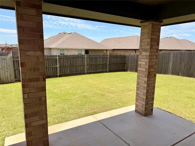 11020 SW 34th Terrace, Yukon, OK 73099