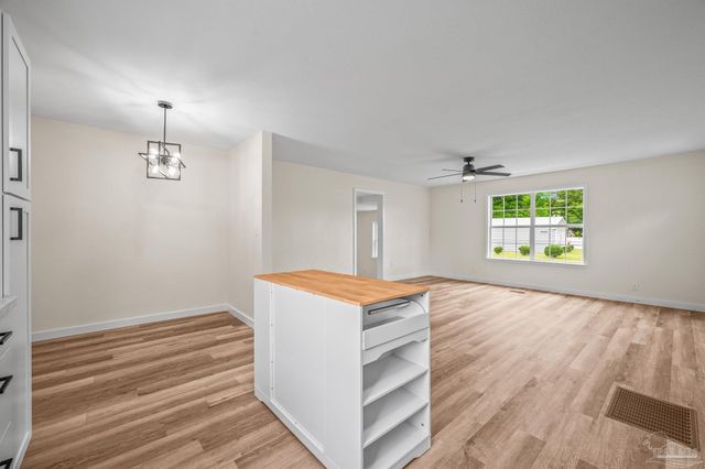 6998 Cosmos St, Milton, FL 32570