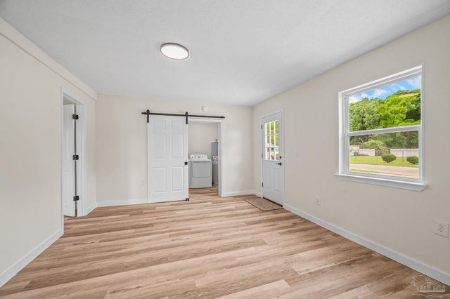6998 Cosmos St, Milton, FL 32570