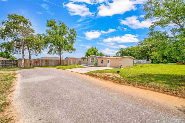 6998 Cosmos St, Milton, FL 32570
