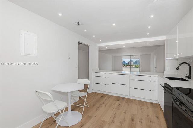 2500 Parkview Dr 821, Hallandale Beach, FL 33009