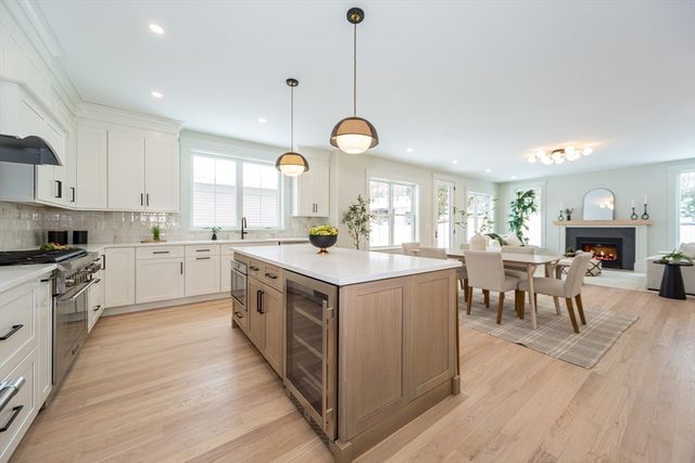 3 Vale St A, Natick, MA 01760