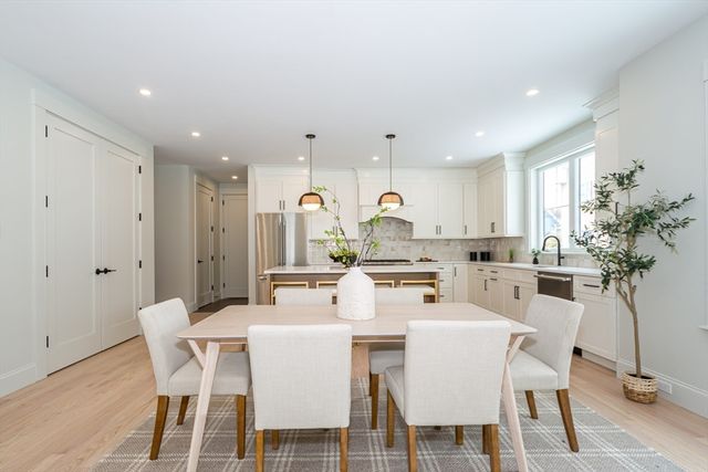 3 Vale St A, Natick, MA 01760