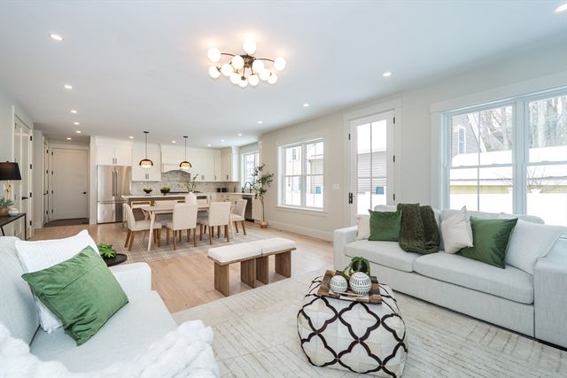 3 Vale St A, Natick, MA 01760