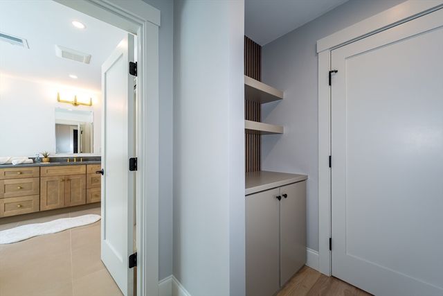 3 Vale St A, Natick, MA 01760