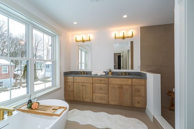 3 Vale St A, Natick, MA 01760