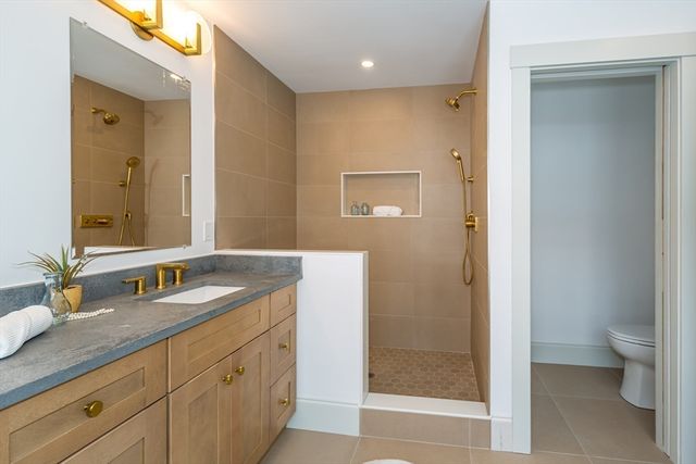 3 Vale St A, Natick, MA 01760