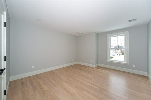 3 Vale St A, Natick, MA 01760