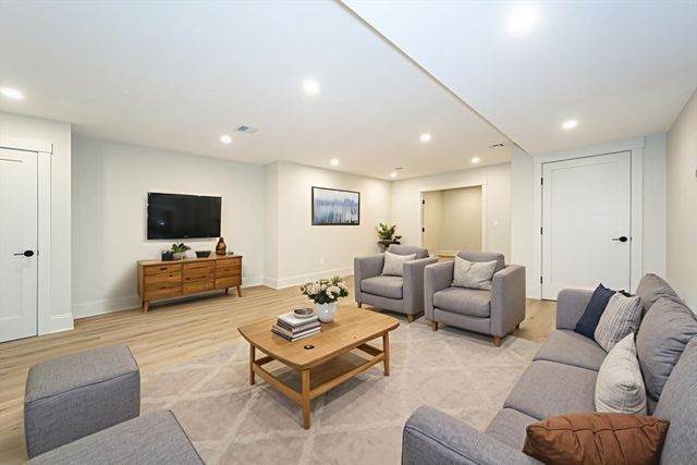 3 Vale St A, Natick, MA 01760