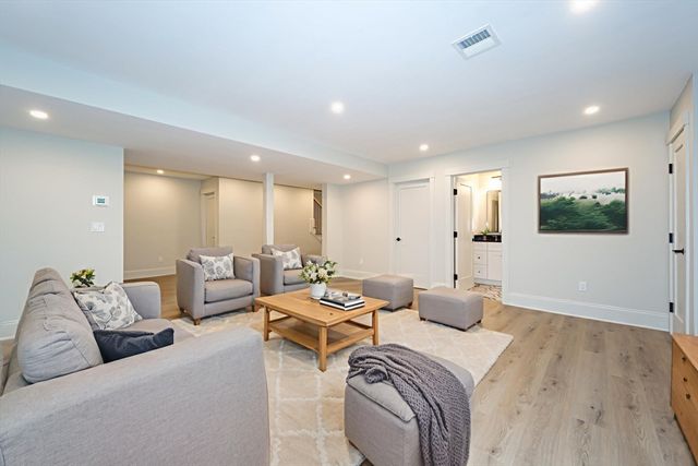 3 Vale St A, Natick, MA 01760