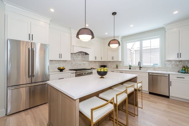 3 Vale St A, Natick, MA 01760