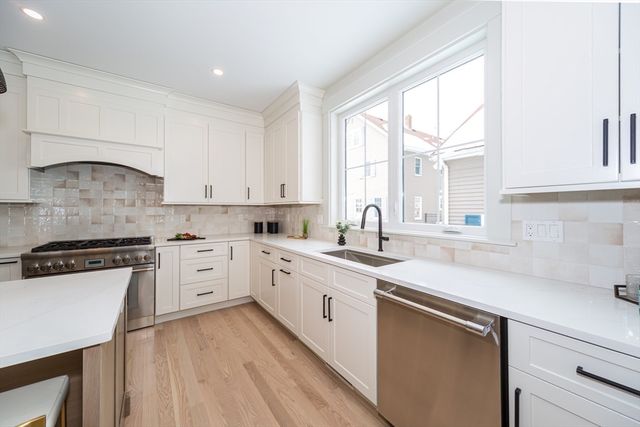 3 Vale St A, Natick, MA 01760