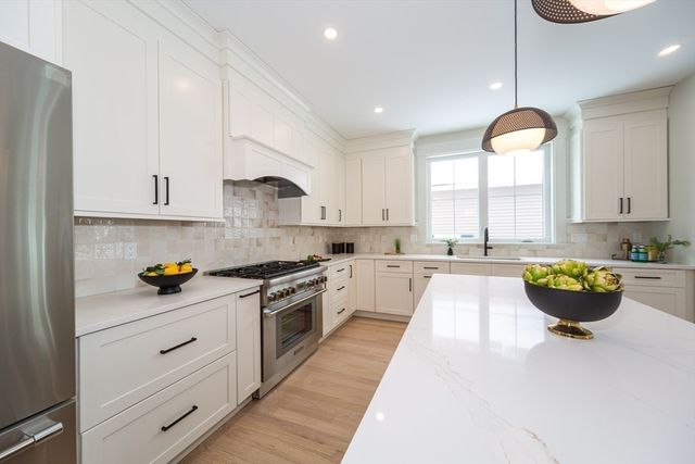 3 Vale St A, Natick, MA 01760