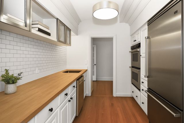 10 Woodhill Road, Wilton, CT 06897