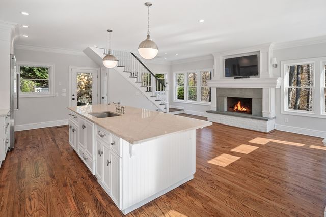 10 Woodhill Road, Wilton, CT 06897