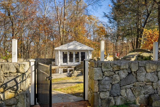 10 Woodhill Road, Wilton, CT 06897