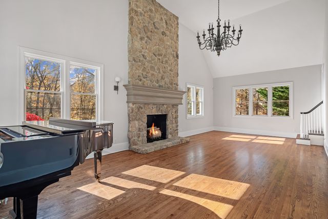 10 Woodhill Road, Wilton, CT 06897