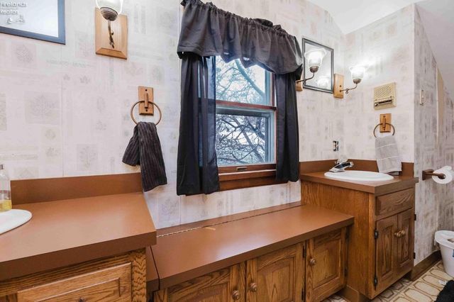 301 Schiller Avenue, Sandusky, OH 44870