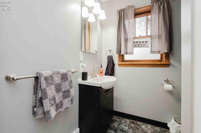 301 Schiller Avenue, Sandusky, OH 44870