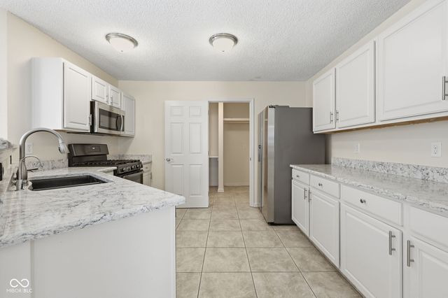 10215 Lothbury Circle, Fishers, IN 46037