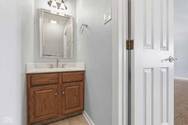 10215 Lothbury Circle, Fishers, IN 46037