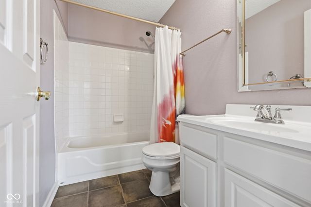 10215 Lothbury Circle, Fishers, IN 46037