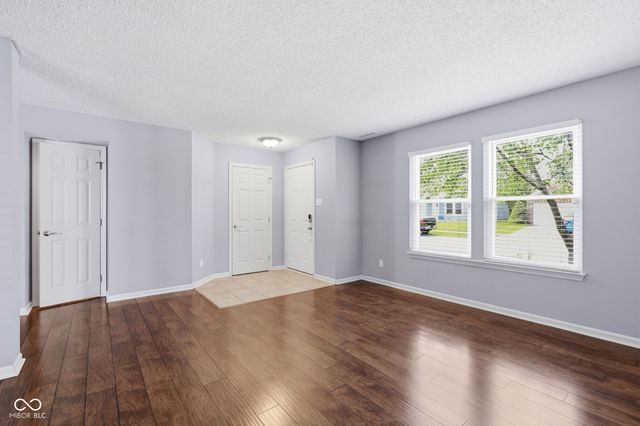 10215 Lothbury Circle, Fishers, IN 46037