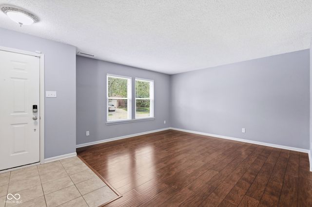 10215 Lothbury Circle, Fishers, IN 46037