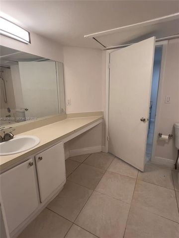 2880 N Oakland Forest Dr 107, Oakland Park, FL 33309