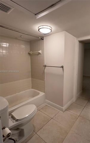 2880 N Oakland Forest Dr 107, Oakland Park, FL 33309