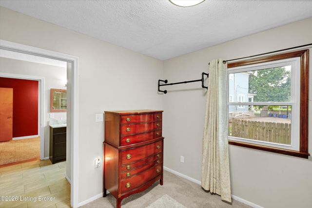 3612 Rosemont Ct, Louisville, KY 40218