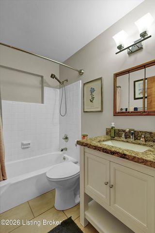 3612 Rosemont Ct, Louisville, KY 40218