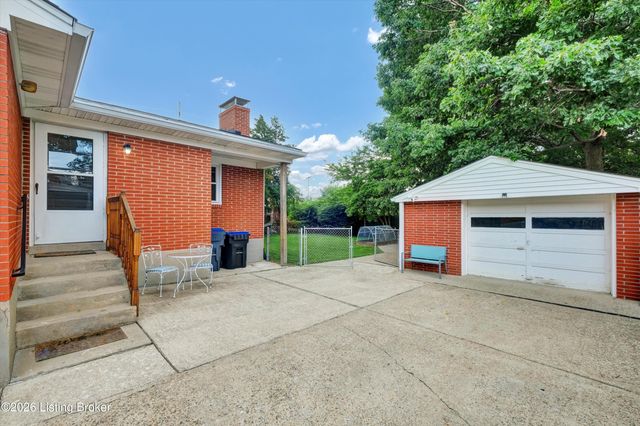 3612 Rosemont Ct, Louisville, KY 40218