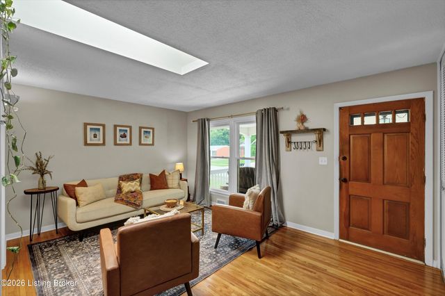 3612 Rosemont Ct, Louisville, KY 40218