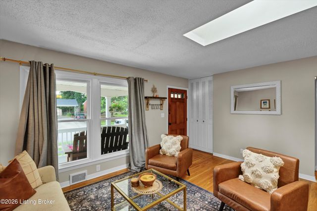 3612 Rosemont Ct, Louisville, KY 40218