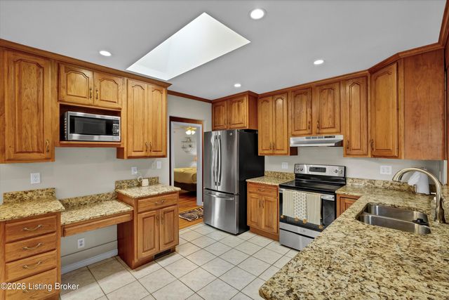 3612 Rosemont Ct, Louisville, KY 40218