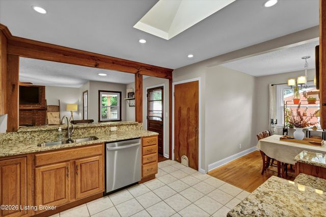 3612 Rosemont Ct, Louisville, KY 40218