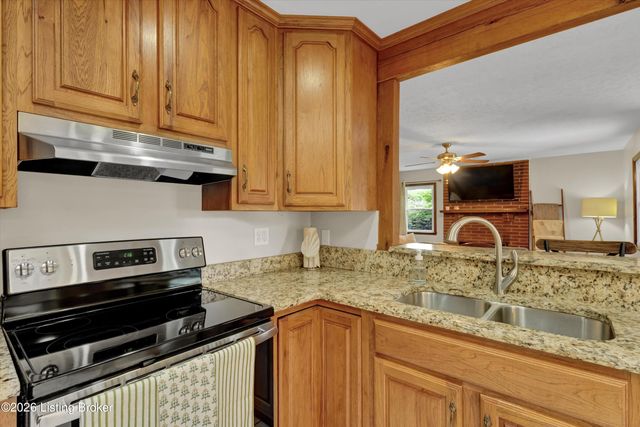 3612 Rosemont Ct, Louisville, KY 40218