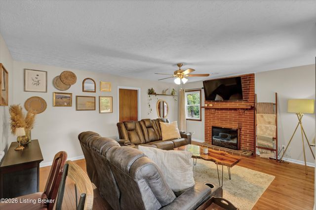 3612 Rosemont Ct, Louisville, KY 40218