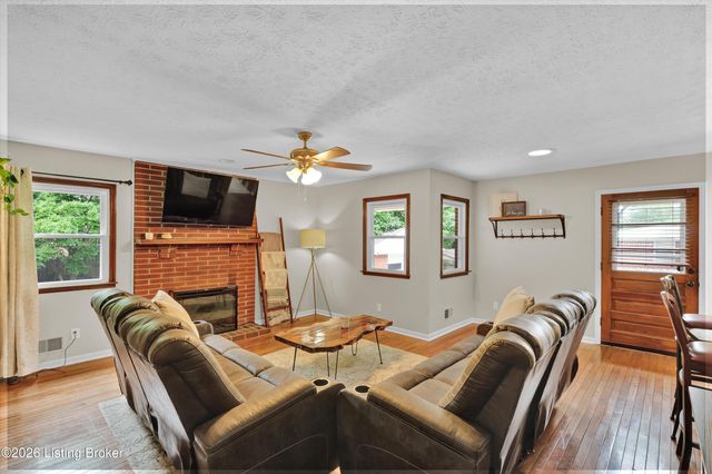 3612 Rosemont Ct, Louisville, KY 40218