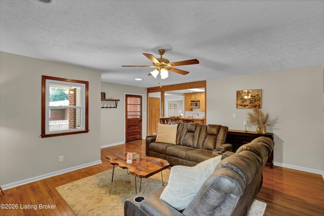 3612 Rosemont Ct, Louisville, KY 40218
