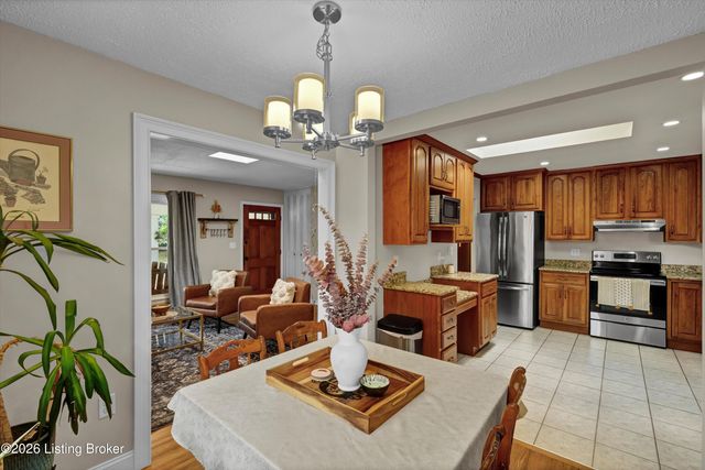 3612 Rosemont Ct, Louisville, KY 40218
