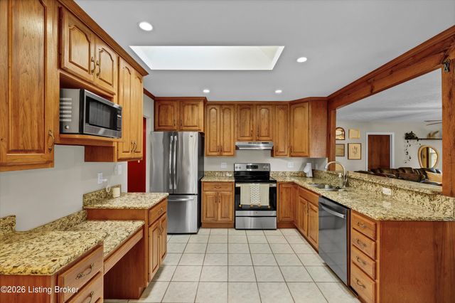 3612 Rosemont Ct, Louisville, KY 40218