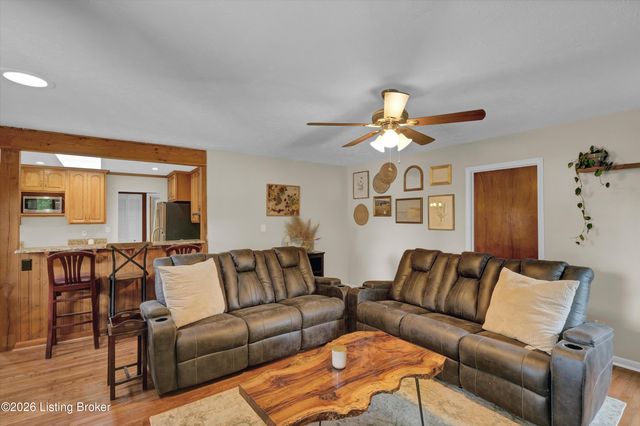 3612 Rosemont Ct, Louisville, KY 40218