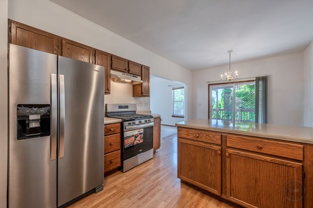 204 Magnolia Drive, North Aurora, IL 60542