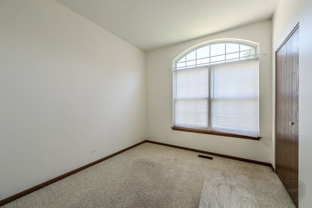 204 Magnolia Drive, North Aurora, IL 60542