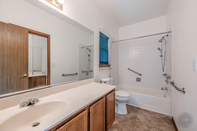 204 Magnolia Drive, North Aurora, IL 60542