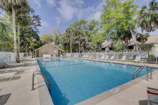 25 Deallyon Ave Apt 110, Hilton Head Island, SC 29928