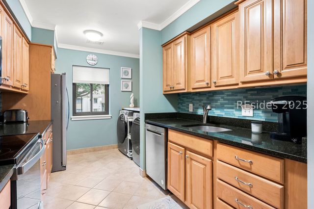 25 Deallyon Ave Apt 110, Hilton Head Island, SC 29928