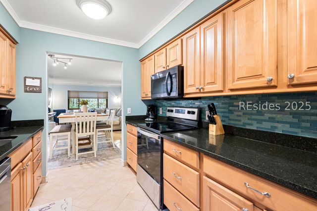 25 Deallyon Ave Apt 110, Hilton Head Island, SC 29928